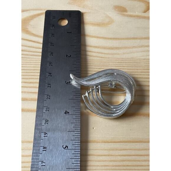 Vintage Silver-Tone Curved Wave Brooch Pin - Picture 3 of 6